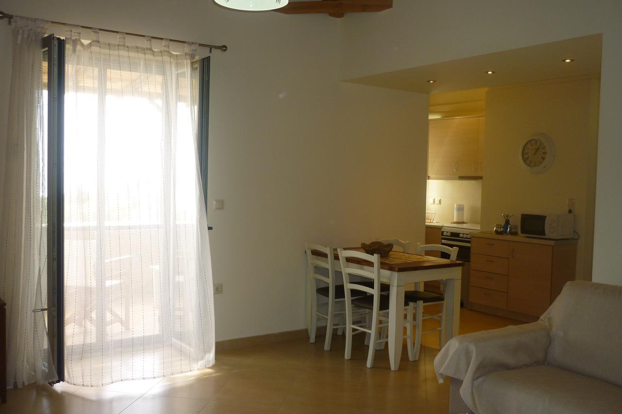 Riza Apartments Kardhamili Esterno foto