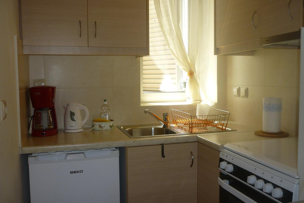 Riza Apartments Kardhamili Esterno foto